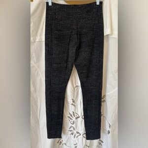 Lyssé leggings. Size M. Black and charcoal grey pattern.